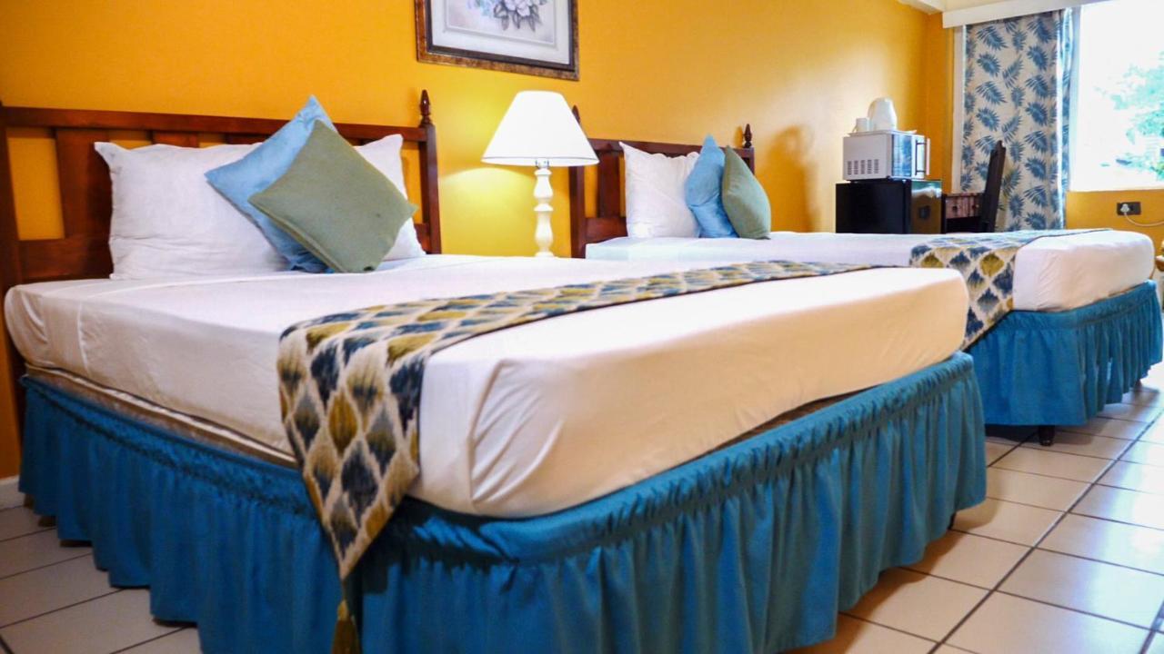 Pineapple Court Hotel Ocho Rios Exterior foto