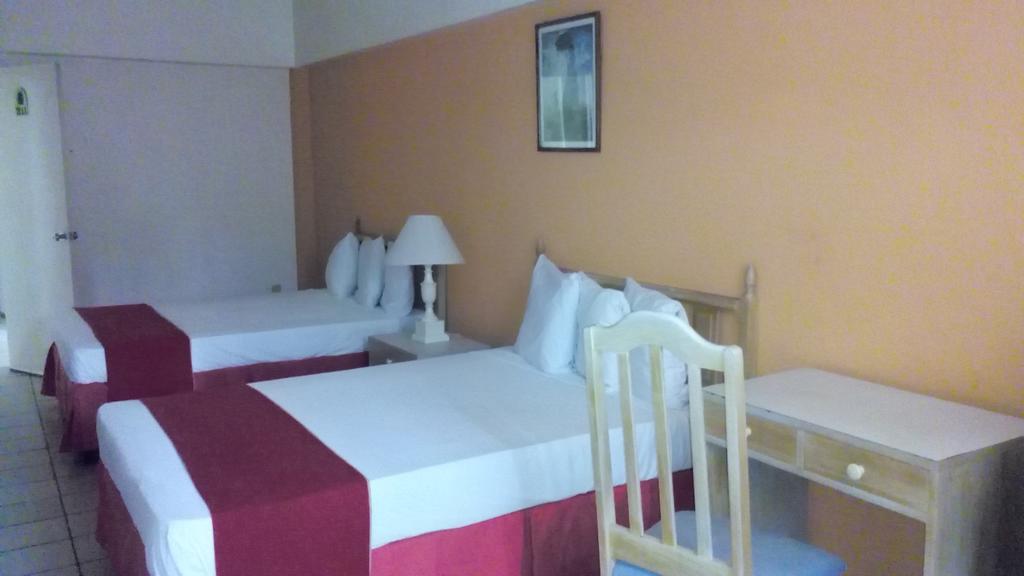 Pineapple Court Hotel Ocho Rios Exterior foto