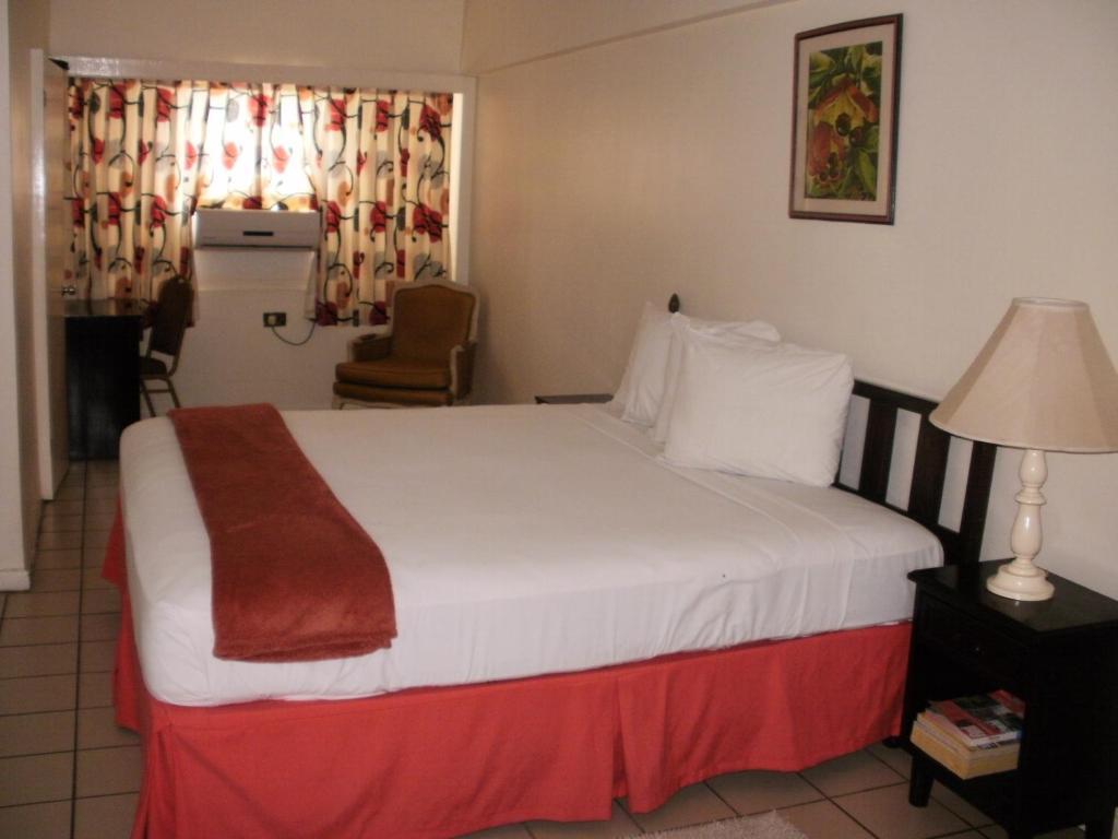 Pineapple Court Hotel Ocho Rios Quarto foto