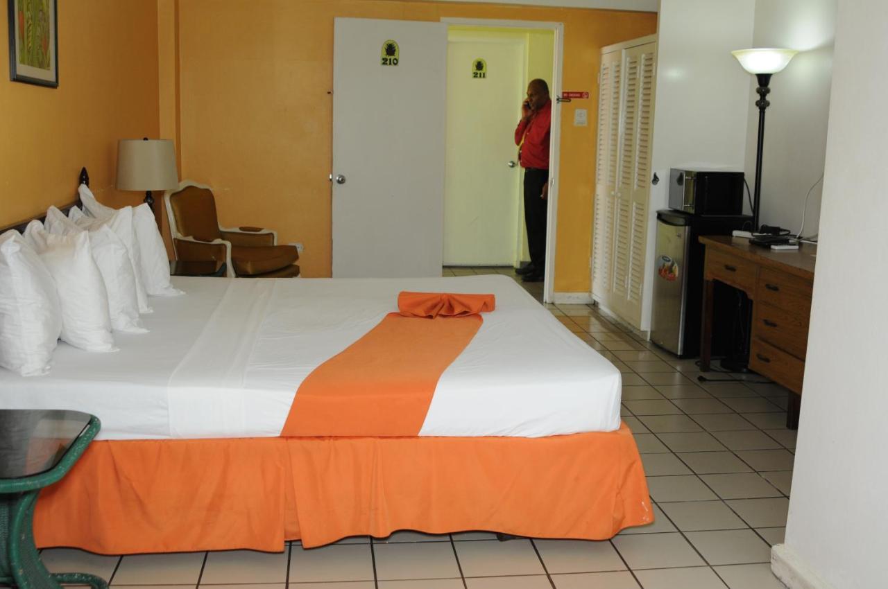 Pineapple Court Hotel Ocho Rios Exterior foto