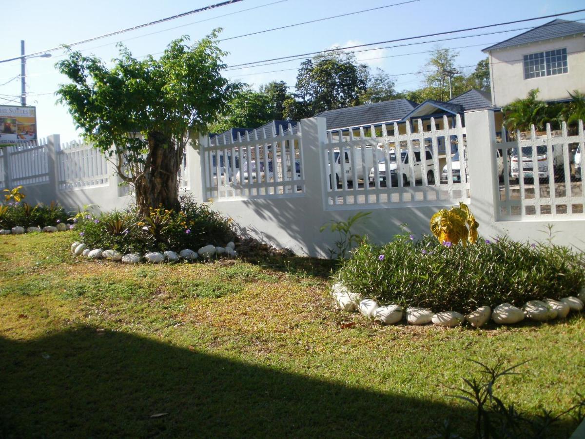 Pineapple Court Hotel Ocho Rios Exterior foto